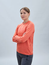 Załaduj obraz do przeglądarki galerii, Koszulka rowerowa POC W’s Reform Enduro Jersey - Ammolite Coral - poc warszawa
