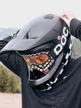 Załaduj obraz do przeglądarki galerii, Kask rowerowy POC Coron Air MIPS Robin Goomes Edition
