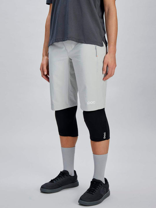 Załaduj obraz do przeglądarki galerii, Spodenki rowerowe POC W's Motion Shorts - Granite Grey
