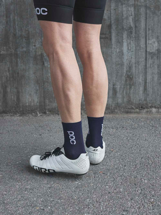 Załaduj obraz do przeglądarki galerii, Skarpety rowerowe POC ESSENTIAL ROAD LIGHT Sock - Turmaline Navy - poc warszawa
