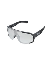 Załaduj obraz do przeglądarki galerii, Okulary rowerowe POC Aspire Photochromic - Ur. Black | Clarity Photochromic Clear/Natural Grey cat. 1–3
