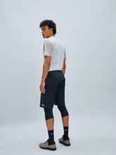 Załaduj obraz do przeglądarki galerii, Spodenki rowerowe POC M's Motion Air Shorts - Ur. Black
