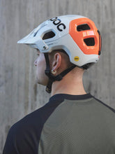 Załaduj obraz do przeglądarki galerii, Kask rowerowy POC TECTAL RACE MIPS NFC - Hydr. White/Fluo. Orange Avip
