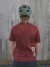 Załaduj obraz do przeglądarki galerii, Koszulka rowerowa POC W&#39;S REFORM ENDURO LIGHT - Garnet Red

