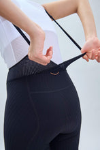 Załaduj obraz do przeglądarki galerii, Spodenki rowerowe POC W&#39;s Raceday Bibshorts - Ur. Black
