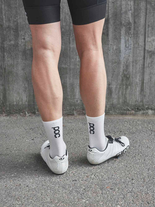 Załaduj obraz do przeglądarki galerii, Skarpety rowerowe POC SEIZE Sock Short - Hydr. White
