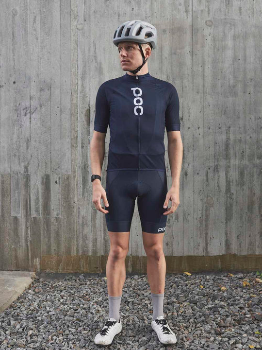 Załaduj obraz do przeglądarki galerii, Koszulka rowerowa POC M&#39;s ESSENTIAL ROAD LOGO Jersey - Turmaline Navy
