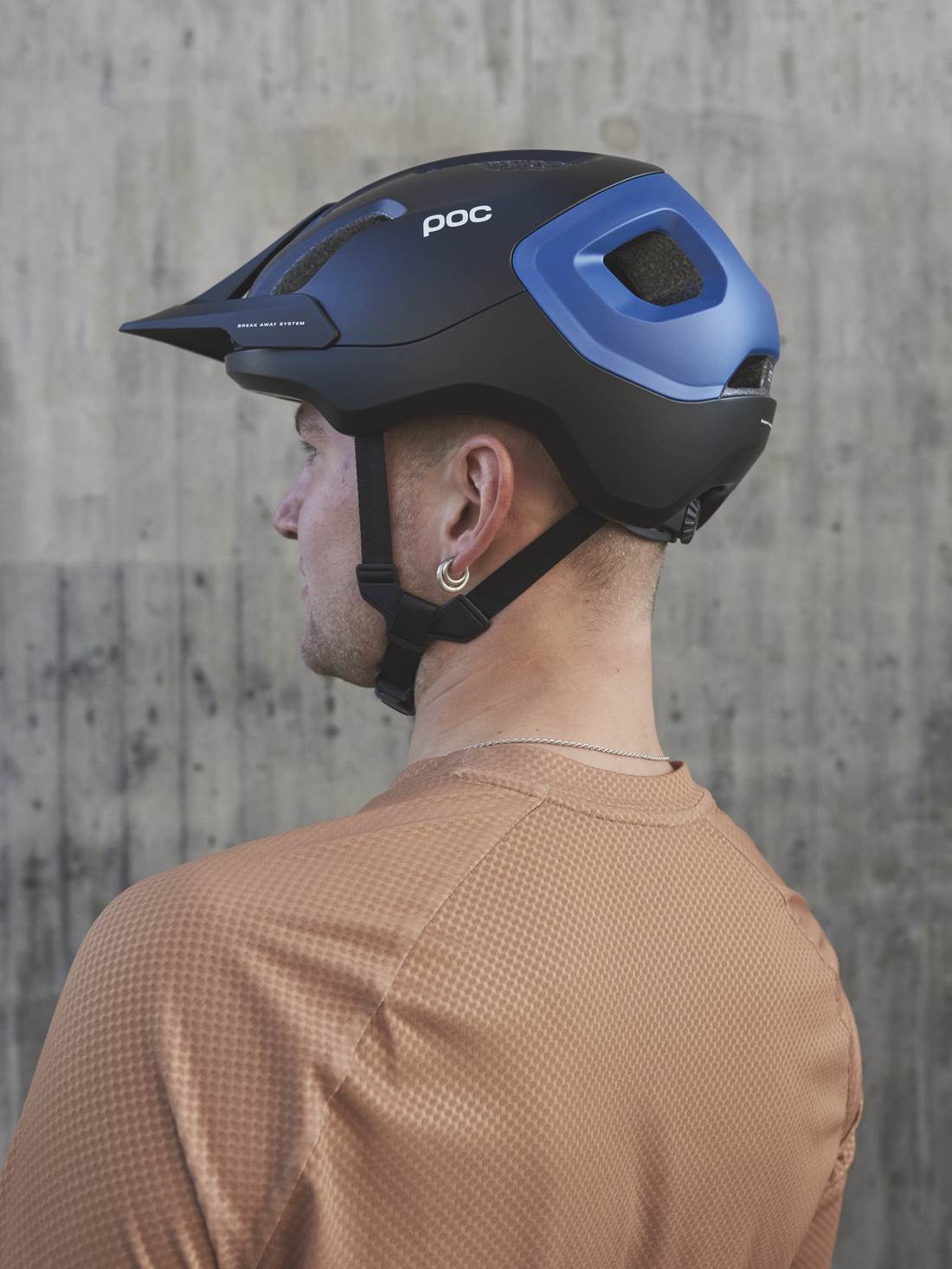 Kask rowerowy POC AXION - Ur. Black/Opal Blue Metallic/Matt