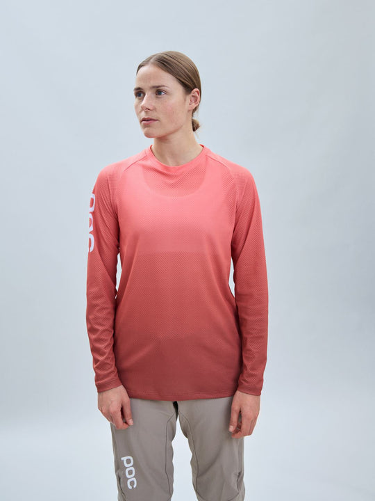Załaduj obraz do przeglądarki galerii, Koszulka rowerowa POC W’s Essential MTB Lite LS Jersey - Gradient Ammolite Coral - poc warszawa
