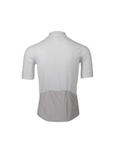 Załaduj obraz do przeglądarki galerii, Koszulka rowerowa POC M&#39;s ESSENTIAL ROAD LOGO Jersey - Hydr. White/Granite Grey

