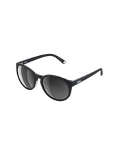 Załaduj obraz do przeglądarki galerii, Okulary przeciwsłoneczne POC KNOW - Ur. Black/Hyd. White/Clarity Universal/Sunny Grey Cat.3
