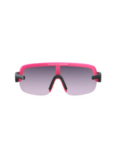 Załaduj obraz do przeglądarki galerii, Okulary rowerowe POC Aim - Fluo. Pink/Ur. Black Transl. - Clarity Road Gold Mirror cat.3
