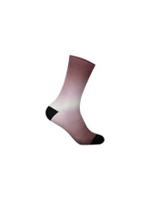 Załaduj obraz do przeglądarki galerii, Skarpety rowerowe POC ESSENTIAL PRINT - Gradient Garnet Red - poc warszawa
