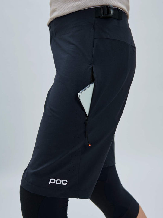 Załaduj obraz do przeglądarki galerii, Spodenki rowerowe damskie POC W's Motion Air Shorts czarny
