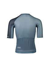 Załaduj obraz do przeglądarki galerii, Koszulka rowerowa POC M’s AIR Jersey - Calcite Blue/Turmaline Navy - poc warszawa
