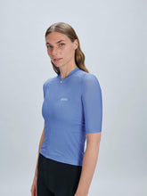 Załaduj obraz do przeglądarki galerii, Koszulka rowerowa POC W&#39;s Pristine Jersey - Bazzite Blue
