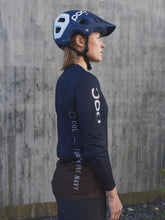 Załaduj obraz do przeglądarki galerii, Koszulka rowerowa POC W&#39;s MTB PURE LS Jersey - Turmaline Navy/Axinite Brown
