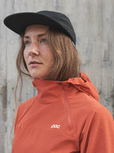 Załaduj obraz do przeglądarki galerii, Bluza POC W’s MANTLE THERMAL HOODIE - Agate Red - poc warszawa
