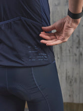Załaduj obraz do przeglądarki galerii, Koszulka rowerowa POC M&#39;s ESSENTIAL ROAD LOGO Jersey - Turmaline Navy
