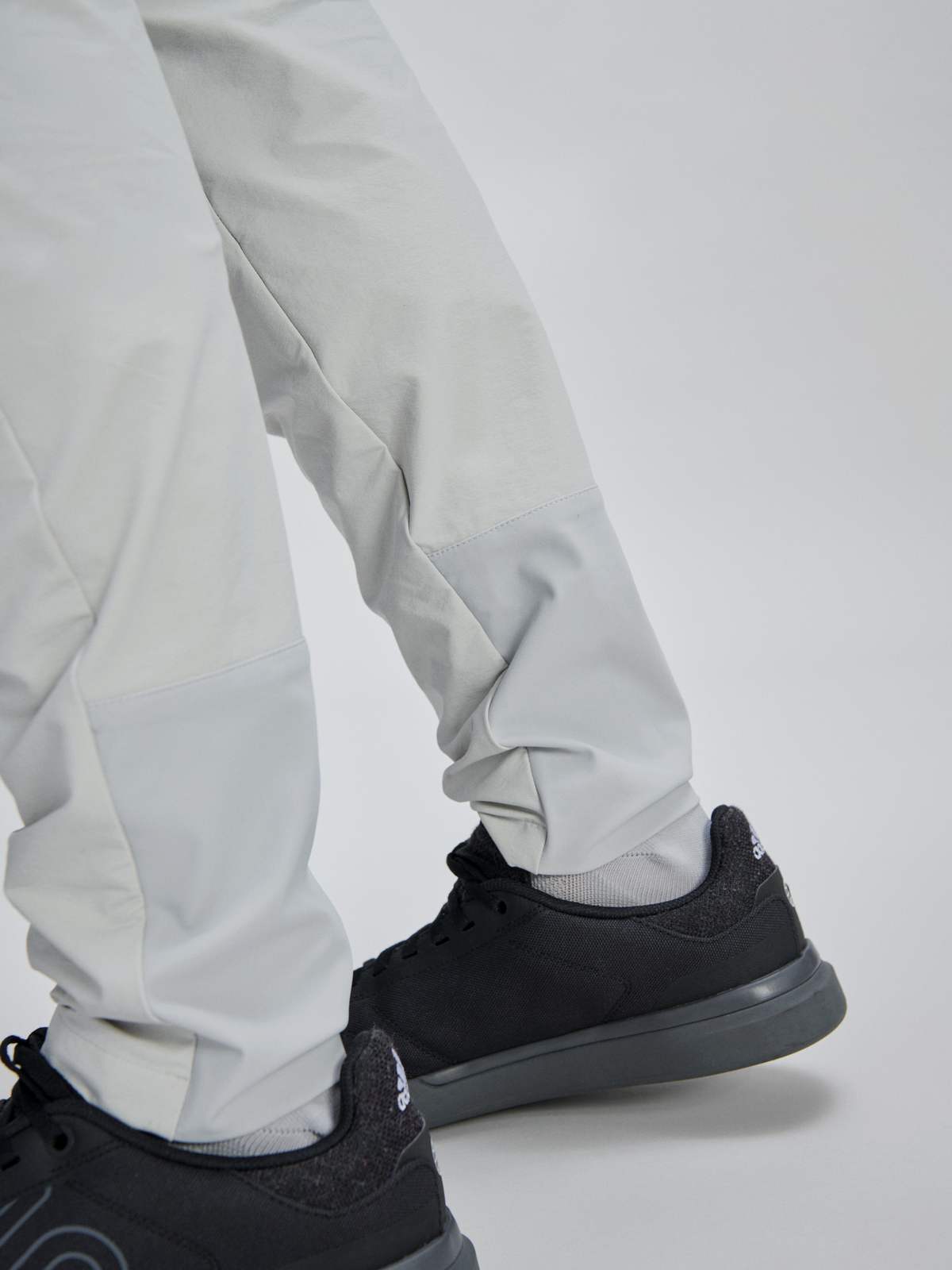 Spodnie rowerowe POC W's Motion Pants - Granite Grey