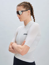 Załaduj obraz do przeglądarki galerii, Koszulka rowerowa POC W&#39;s Pristine Jersey - Oke. Off-White

