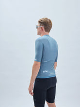 Załaduj obraz do przeglądarki galerii, Koszulka rowerowa POC M&#39;s Pristine Jersey - Calcite Blue
