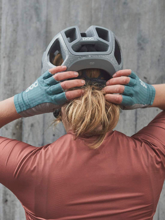 Załaduj obraz do przeglądarki galerii, Rękawice rowerowe POC AGILE Short Glove - Lt Dioptase Blue
