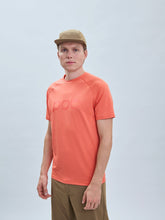 Załaduj obraz do przeglądarki galerii, Koszulka rowerowa POC M&#39;s Reform Enduro Tee - Ammolite Coral

