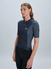 Załaduj obraz do przeglądarki galerii, Koszulka rowerowa POC W´s Cadence Jersey - Apat. Navy
