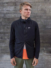 Załaduj obraz do przeglądarki galerii, Kurtka rowerowa POC Motion Wind Jacket - Ur. Black - poc warszawa
