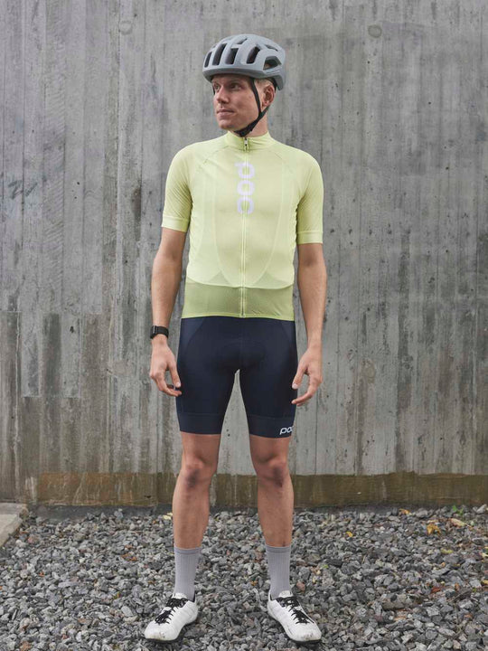 Załaduj obraz do przeglądarki galerii, Koszulka rowerowa POC M&#39;s ESSENTIAL ROAD LOGO Jersey - Lemon Calcite