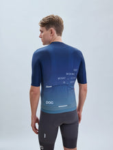 Załaduj obraz do przeglądarki galerii, Koszulka rowerowa POC M&#39;s Pristine Print Jersey - Gradient Turmaline Navy
