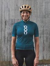Załaduj obraz do przeglądarki galerii, Koszulka rowerowa POC W&#39;s ESSENTIAL ROAD LOGO Jersey - Dioptase Blue